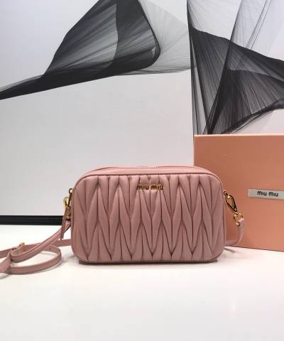 Сумка Miu Miu Matelassé Leather Bandoleer Bag Pink